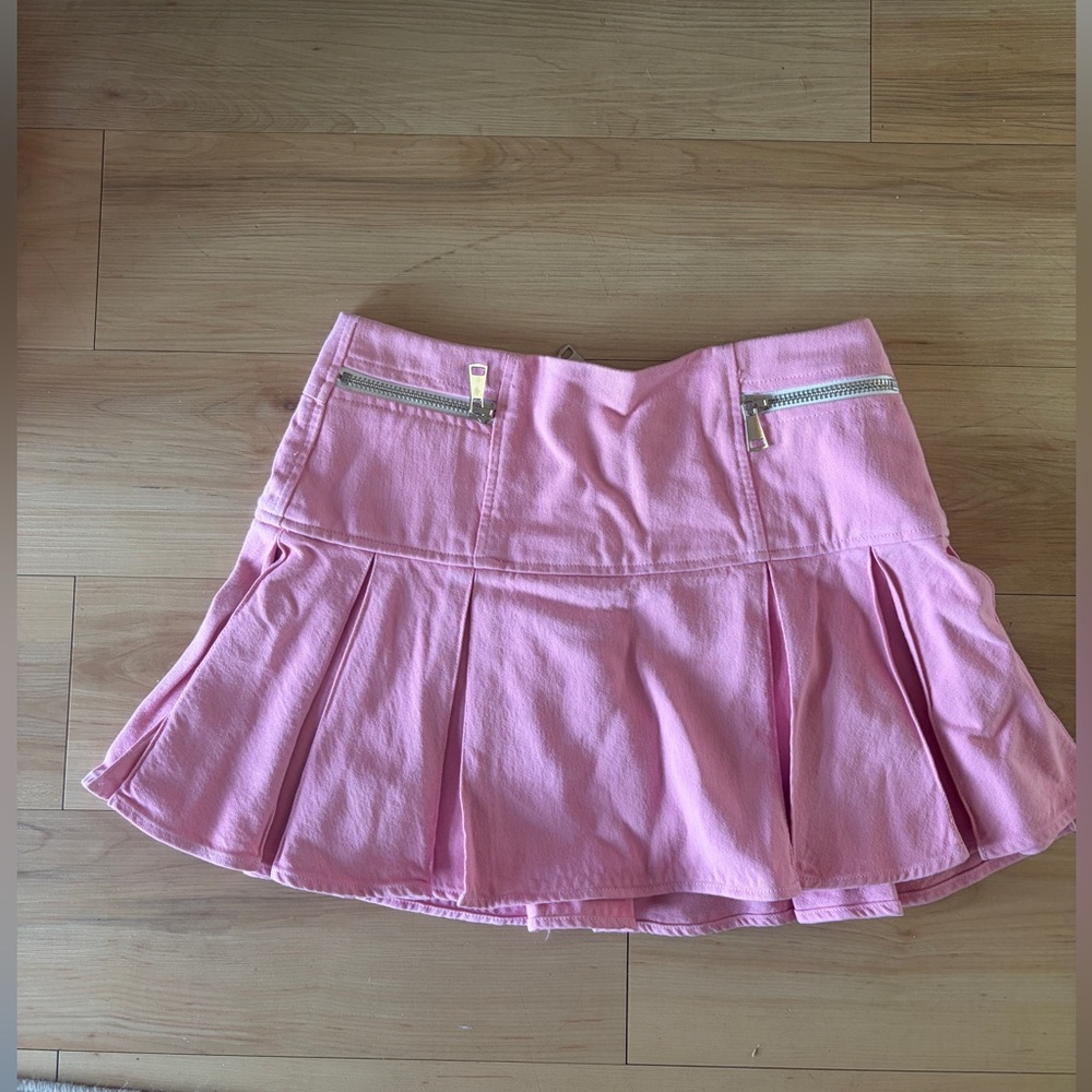 Women’s Pink Pleated Skater Mini Skirt with Zip Pocket Accents